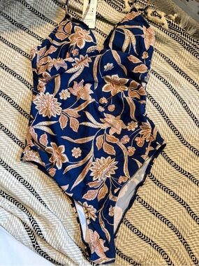 Cupshe Navy Floral One-Piece Swimsuit